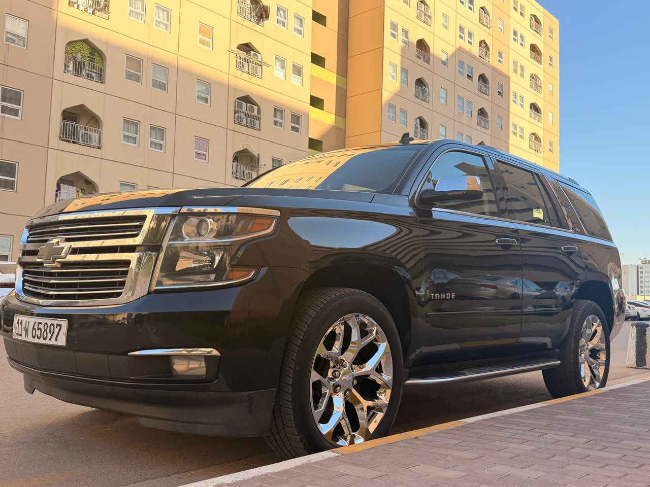 السلام عليكم
تــاهــو مـــوديــل 2015 
LTZ خليجي وكاله المنصور 
فووول مواصفات 
ماشيه 130 KM شرط الفحص 
عدد بصمات 2 
سماعات BOSE
سلايد 
كشنات تدفئه + تبريد 
كشنات كهرباء خلفي امامي داتاشو 
ثلاجه 
7 راكب 
شاشه ديجيتال 
صندوق كهرباء 
تشغيل عن بعد 
بصمه 
فور ويل 4x4 
داخل قرميدي 
كشنات هزاز 
كامره خلفيه دواره 
شحن لاسلكي 
رادار من جميع الاتجاهات 
حساس امامي خلفي معه تحذير 
نضام تحذير اصطدام 
نضام تحذير عند خروج المسار 
كراسي خزن ميموري 
جميع الابواب بصمه 
ويل 22 اصلي بريمير 
اشاير بلمري + رادار تحذير 
وبعد بيها هواي مواصفات مال فول 
باتري مع منضومه بانزين مع ادامه كامله بلشركه حته دسكات امامي خلفي جديد وكاله شرط السياره حيل جديده 
( ملاحظه )
السياره بيها مكانين بارد قليل + كرت.  سونار المندلاوي مرفق 
وين ميعجبك تعال افحص
السعر 325  
مكان السياره بغداد (بسمايه او الزعفرانيه )
***********
