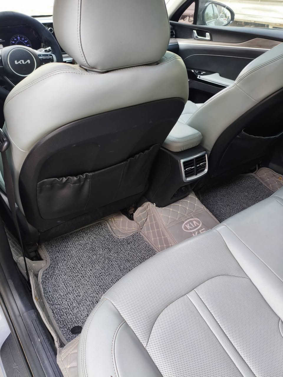 سلام عليكم كيا كي5 2022 اعلى فئه للبيع او مرواس بچارجر سكات باك 
رقم دهوك سنويه بأسمي هزه وبراد جديد
حادثهه باب وجاملغ وربع الباب الخلفي وبيهه بل بنيد اقل ربع من جهه الضربه بس 
مكينه 1600تيربو ماشيه سياره 88الف ميل
سياره عليهه ادامه كامله وبرمجه محرك وكير مكفولات 
اعلى فئه فول مواصفات 
5 كامرات
رادار بكل مكان
بانوراما 
كشنات تدفئه تبريد وخزن ميموري وكهرباء الجهتين
ستيرن تدفئه 
4وضعيات قياده 
بصمه تشغيل عن بعد ترحيب
سياره فول مواصفات اعلى شي 
مكاني بابل الاسكندريه 
سعر 168 وبيهه مجال للشراي
***********
