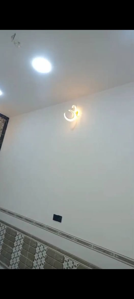 دار سكن ١٠٠م خلفي طابوك كونكريت بناء حديث غرفه استقبال مطبخ صاله صحيات خارجيه وداخليه الفداء نهايه شارع ابو لبنان خلف المدارس سكن ماء كهرباء مجاري مولد يمها السعر ٦٥ مع المجال
***********
