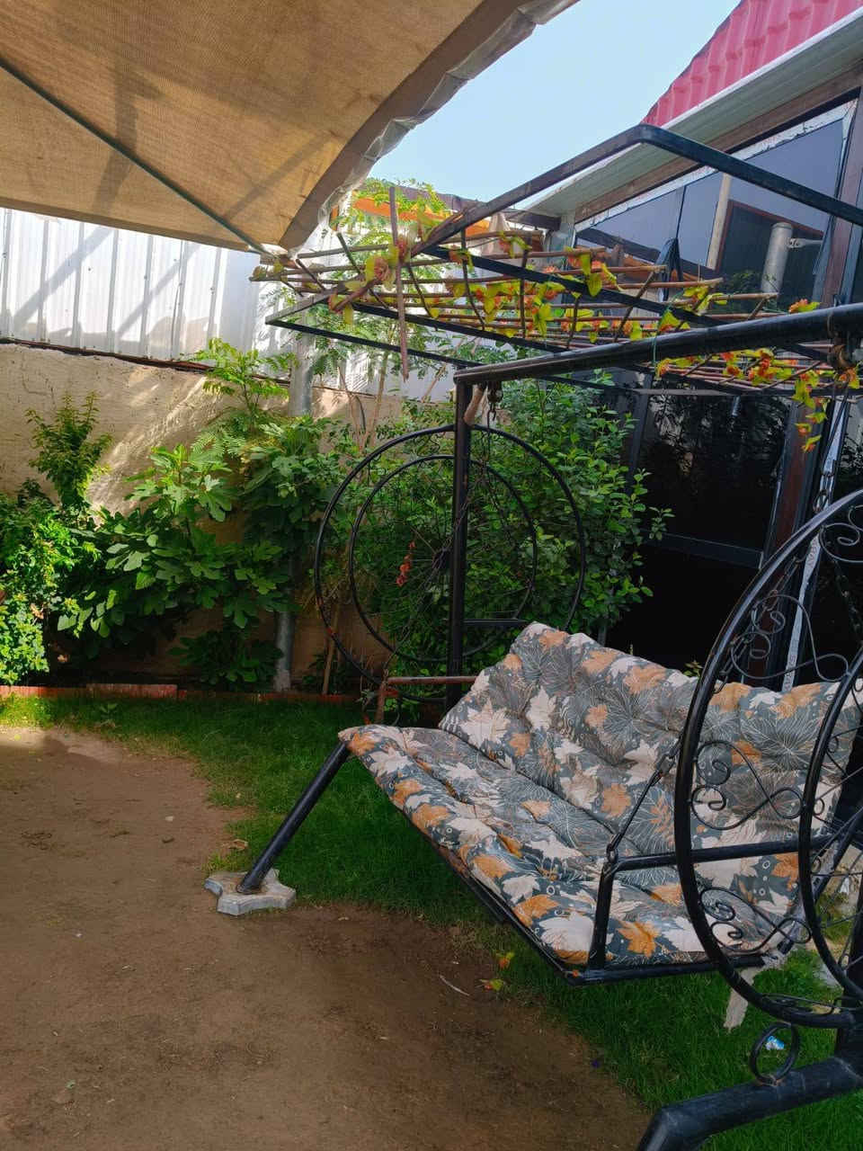 سلام عليكم متوفره مزرعه الايجار الدوره البوعيثه سعر مناسب وموثقه بتطبيق اجرلي والاستفسار والحجوزات هذا الرقم ***********
