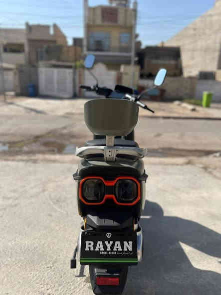 السلام عليكم 
للبيع دراجه شحن RAYAN غنيه عن تعريف
دراجه اخت زيرو شخط واحد ما بيها 
تجي 6 باتري الكبار ملف 1200 نحاس حقيقي
دراجه تمشيك بل شحنه 65 كيلو متر 
سرعتها 60-65 
لايتات عالي ناصي رماش زنون LED
مثبت سرعه + 3نمر + اشاير يمنه يسرة 
تجي دبل بصمه دبل سويج 
تشغيل عن بعد قفل ستيرن + بيها انذار سرقه
دراجه اي نقص مابيها 
مكاني بغداد 
***********
500الف ومستعجل على بيعه
واسف متواجد على فيس بوك
