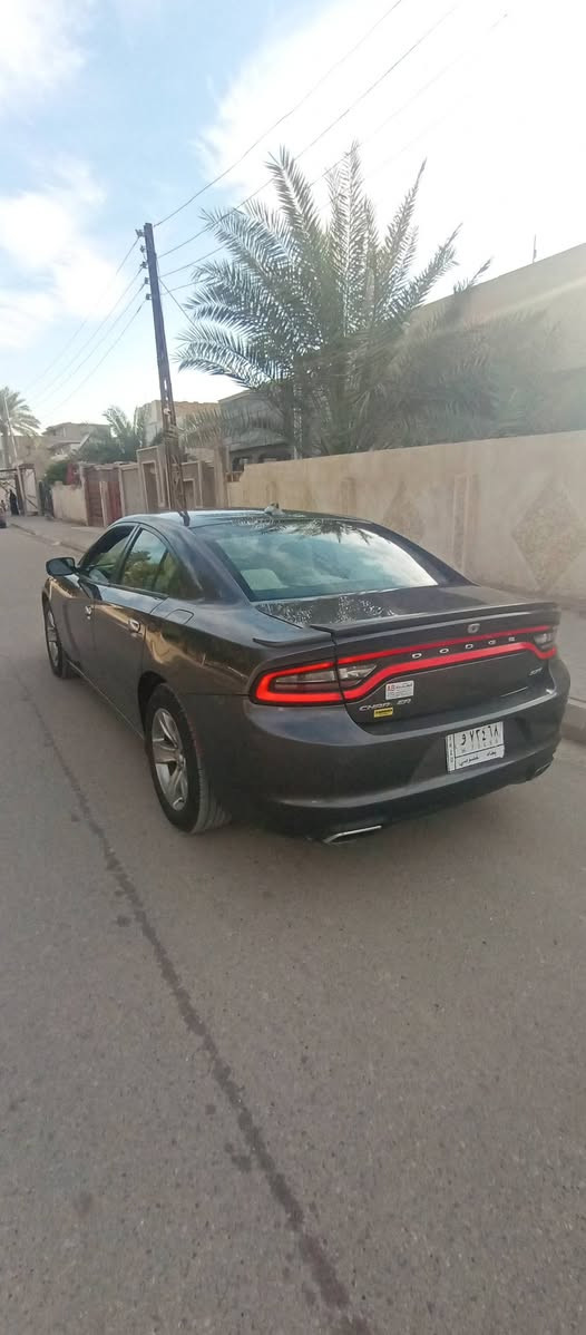 السلام عليكم جارجر موديل 2016 رقم بغداد وارد امريكي قطعتين جاملغ خلفي وباب بدون دواخل وبدون ارباك وبيه مكانين رش مقدار شبر مكينه 3600مكفوله كير مكفول حداديه امامي خلفي جديده سياره مال بيت ما بيه نقص جاهزه ومواصفاته معروفه مكاني واسط عزيزيه السعر 159وبيه حق الجيه *********** ملاحظه اني مكلف خابرو عل رقم
