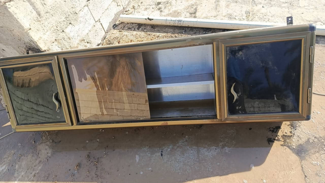 للبيع مترين والسنك متر ونص 3 قطع نقص بوب الكاونتر كلش نضيف مابي اي كسر وشغله تفصال وثقيل تكدر تفصله بوب يرجع جديد سعره 150 مكاني بغداد ***********
