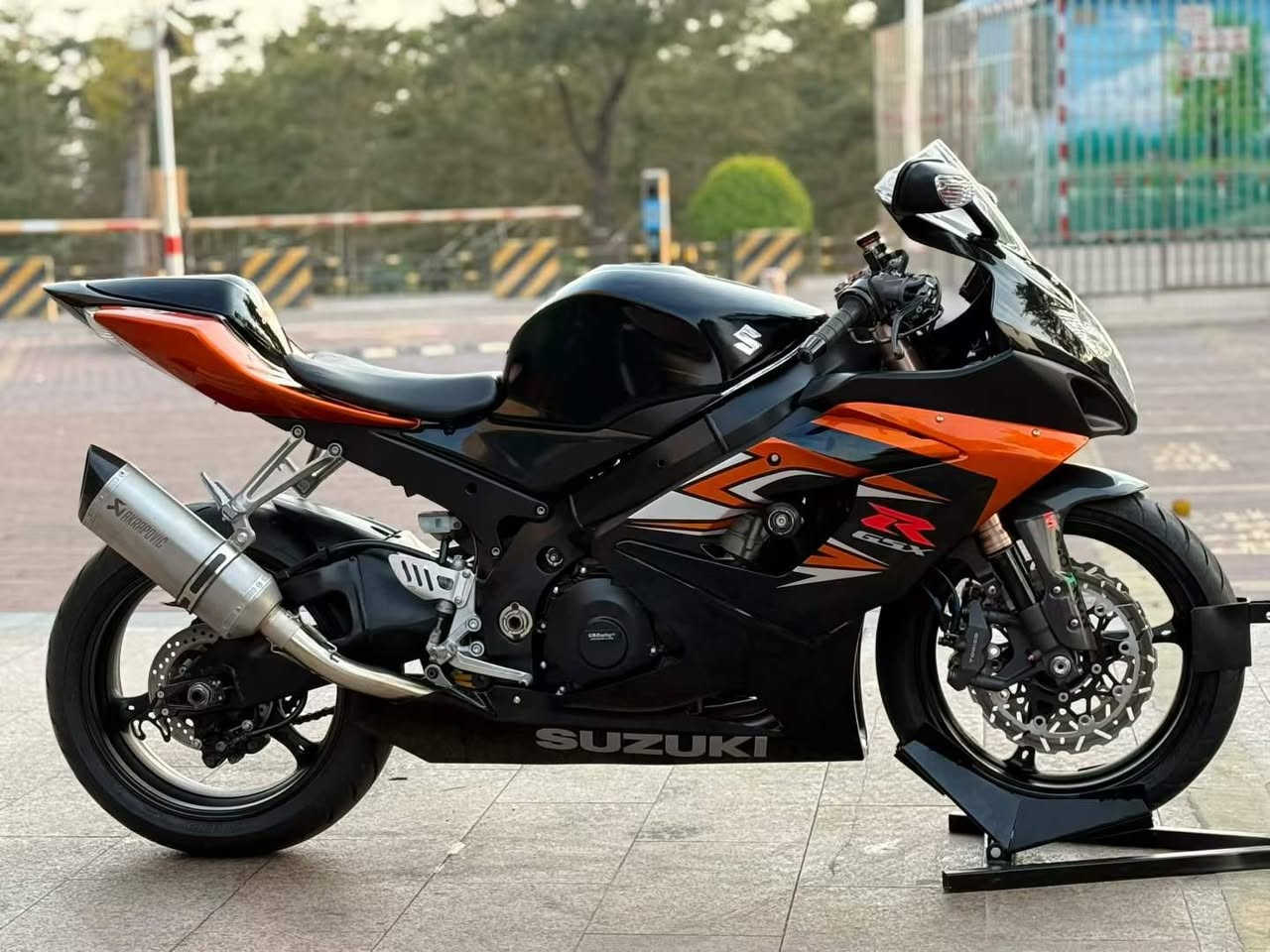 GSXR 1000
2007
35ورقه

ضمان  محرك گير بدون حادث
هزا دراجه بل خارج 
بعد ٤٥-٩٠ من دفع وصل سليمانيه
***********
***********
***********
اعزا كرام كل دراجات بل خارج بعد ٤٥-٩٠ وصل 
أعتذر إن تسببت هذه المنشورات في مشاكل لبعض الأشخاص.
أي شخص لديه شركة نقل في الصين أو اليابان، سأرسل الدراجة النارية إليه. جميع الدراجات النارية أرخص.
٥٠٠$
وبالمناسبة، هذه الأسعار صحيحة.
لقد صُدم بعض الناس بشدة، يا أعزائي.
أؤكد لكم أنني سأجعله أرخص آنشالله 
شكران للمدير كروب
https://www.facebook.com/share/g/1EGGciZoob/
‏https://www.tiktok.com/@madeinjapan919?_r=1&_t=ZS-92jOpMF0D3q
‏https://www.tiktok.com/@samuraiskill1?_r=1&_t=ZS-92jOrywJb6u یمکن تابعنی علی تیک توک
