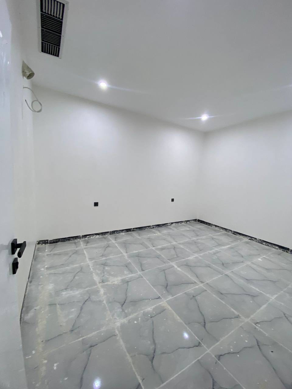 بيتين زيروو للبيع #مقابل_حديقه
بمساحة ١٢٥متر
يتكون من 
٤غرف نوم 
صاله ٢
استقبال 
مطبغ حار بارد 
للاستفسار :-

***********
***********
**************
في حال لم يتوافق العقار مع رغبتكم او لم يكن بقدر امكانيتكم زوروا موقعنا على تلكرام للتصفح على اكثر عدد من العقارات المتوفرة•https://t.me/mohamedaqarat1

8 دفاتر ونص
