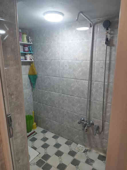 السلام عليكم ورحمه الله وبركاته
بناء جناي مو مقاول ع ايده الرجال باني  
الدار لبيع زراعي سند 25 قرار محكمة 
المساحه 55 متر واجه 5 متر النزال 11 متر
بناء سنة 2024
شغل درجه أوله بناء جناي يتكون من غرفه وصاله ومطبخ وصحيات بناء طابوق أساس وسقف صب مركزي السطح مطبك شتايكر البيت عالي عن الشارع 
العنوان النجف الاشرف الكوفه علوة الفحل قرب شارع عشره 
منطقه كامله ماء كهرباء خط سيارة نفرات لكوفه مدارس اهليه مستوصف انترنت خط سيارات نقل الطلاب سيارة نفيات 
السعر المطلوب 35 مليون معه المجال  
الاستفسار  رقم صاحب الدار ***********  بي وتساب
