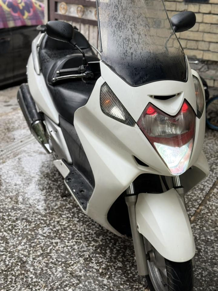 السلام عليكم
المميز سلفرونج 400  دراجة مكفولة كلهة شغالة 
وكلهة ابلادي مكينة كلجات فول كهربائيات
كلهة شغالة وكلهة ابلادي  منضومة زنون 
تخم تاير جديد وشرط نضافتهة احلى من الصور 
بدون قطرة صبغ أوراق موجودة 
مكاني بغداد العبيدي ***********
