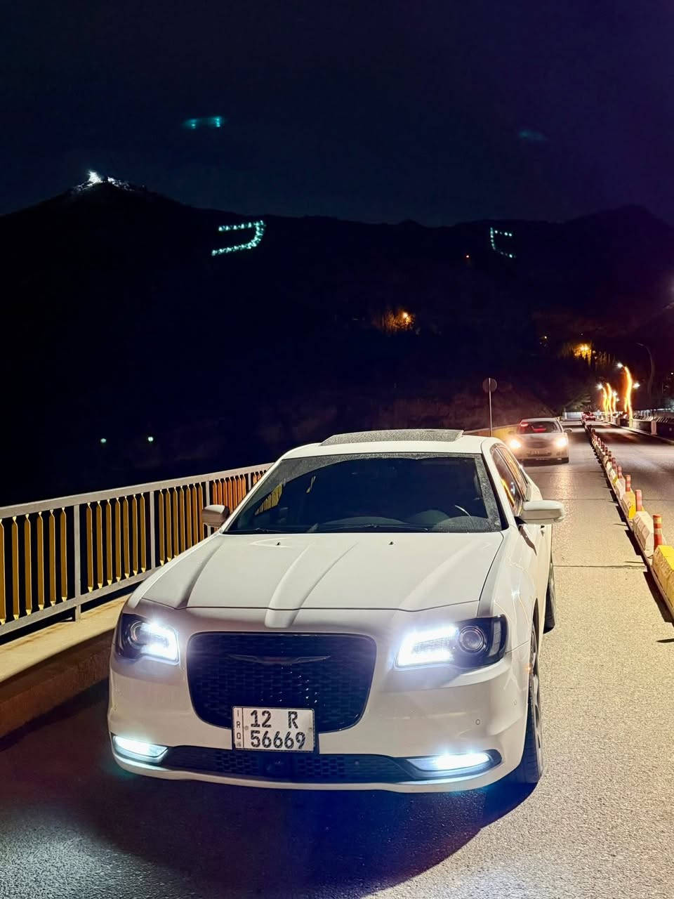 السلام عليكم
اوباما 300s 
2020 ماشيه 50 الف ميل 
فول مواصفات اعلى فئه (برده ورادار وتبريد وتدفئه كشنات وستيرن وباقي المواصفات المعروفه) 
مكان السياره الموصل 
للأستفسار ***********
