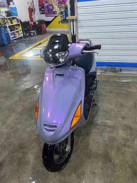 للبيع دراجه فراشه حاويه صار شهر
نزلت من الحاويه كله بلاد ملاح فول
***********
