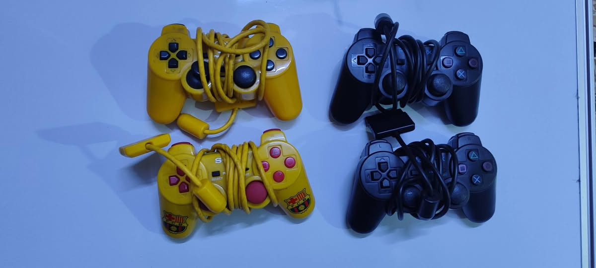 Ps2 slim مهكر كامل ملحقات
*يدتين تجاريات شبه جديدات 🎮

*يدتين مستعملات ووحده شغاله والثانيه تعمل لكن الانالوج مكسور🎮

*رابط اربع كنترولرات الاصليه🕹️

*فلاش ميموري 16gb 💿
*فلاش ميموري 4gb 📀
*ميموري كارد 8mb تهكير opl💾

والجهاز كما موضح بالصور 

السعر: 50الف مع التوصيل جميع المحافظات 
45الف نينوى

للتواصل واتس📞 : ***********
