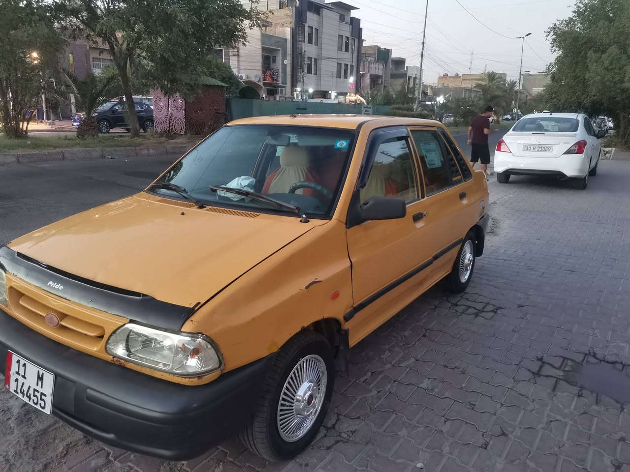 سايبا 2015 رقم بغداد انكليزي باسمي تحويل ثاني يوم هزه جديده مصفره هيئه غرامات.
جامه اماميه، اصليه جديده، صدر جديد، تخم تاير جديد، كهربائيات كلها شغاله، مصار 10 ايام من مسويهن يعني استهلاك صفر.

مكينه بيها تبخير وتنقيص قليل جدا، وتبريد لا يعمل، كلج التبريد يفتر وهي طافيه يعني ملاطش الكمبريسر، بس كسر بوري الراديتر احتمال فقط لحيم و غاز.

المكان بغداد الشعب او ديالى بلدروز
السعر 27 وبيها مجال حك الجيه.
للاستفسار ***********
