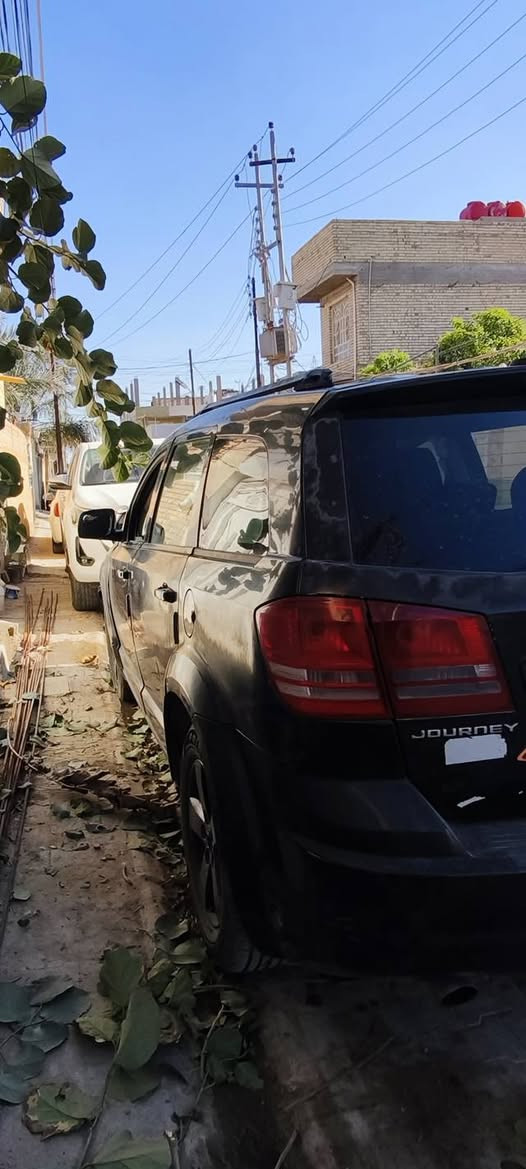 السلام عليكم  دوج جورني موديل ٢٠٠٩ رقم بغداد باسمي للبيع أو المراوس بأحدث  المواصفات 
سبعة راكب 
منظومة غاز بيها 
كشنها كهربائي 
محركها وكيرها جدد بالباكيت 
حداديتها جديده صارلي شهر من مسويها
دواخلها نظيفة 
السيارة بيها جهات جاردة وكما موضح في الصور 
السعر المطلوب ٨٧ وبيها مجال 
مكانها بالنجف 
رقم الهاتف *********** النجف, العراق
