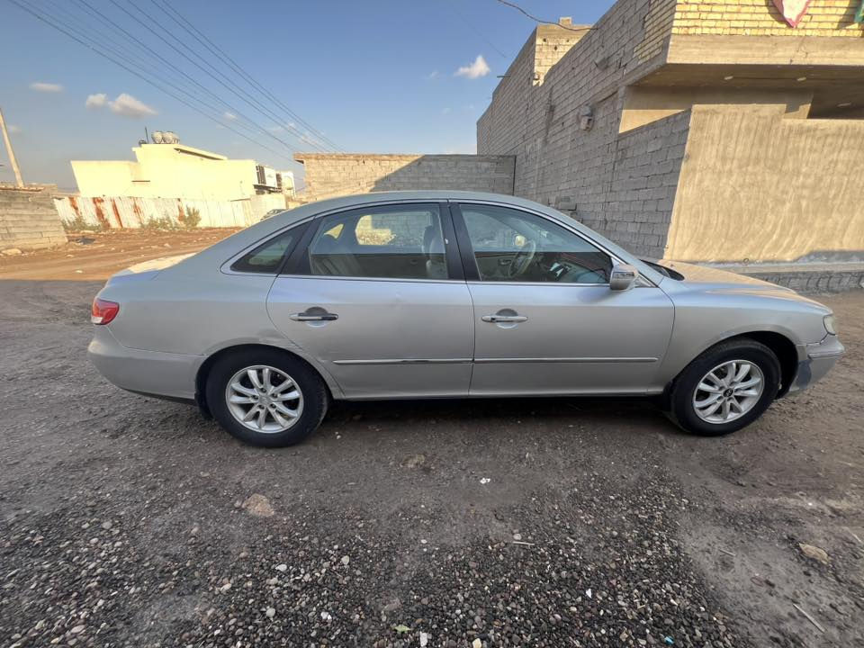 سلام عليكم
للبيع ازيرا ادوات موديل 2010كصه جنطه 
مكينه خير من الله سته سلندر 
صدر مامي خلفي جديد 
تاير تخم جديد 
كهربايات كلها شغلات 
متومه شرط الحاسبه 
سيارة كلش حلوه وبي شوفه 

السعر 50 وبيها مجال للطيبين مكان سياره بغداد 
***********
