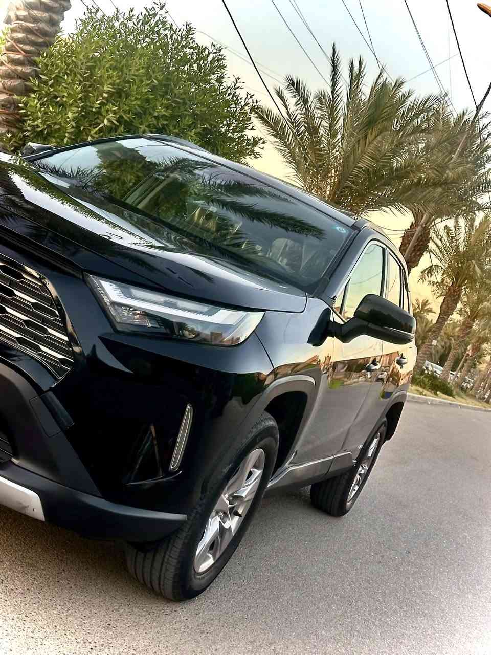سلام للغالين
تيوتا راف فور XLE
موديل 2023
رقم بغداد بسمي 
فول مواصفات 
بصمة تشغيل وبصمة ابواب وترحيب 
فتحة سقف 
رادار جانبي وحساسات امامي خلفي 
انظمة قياده خروج ع المسار 
كرسي كهرباء كرسي تدفئه تبريد 
صندوك كهرباء برده خلفيه 
بعد هواي بيها مواصفات 
حادث السياره كلش حلو تبديل باب السايق فقط بدون ايرباك 
السياره جديده كلش 
مكان السياره بغداد 
السعر 190 $ 
الهاتف ***********
