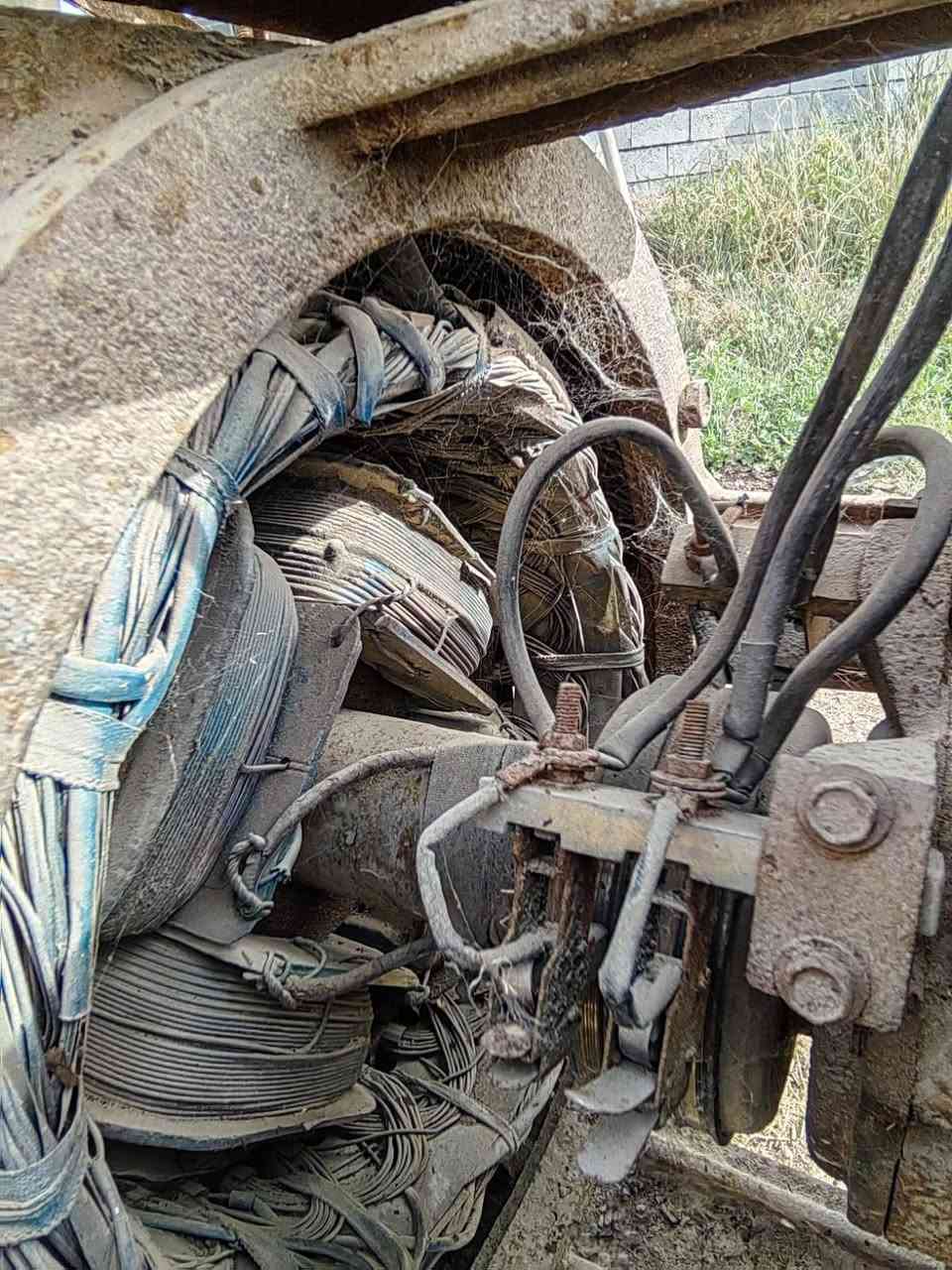السلام عليكم مولد كيا للبيع تجفيت جديد كامل مكمل ما بي اي نقص راس توليد 30kv اي 120 امبير راس توليد بلادي للاستفسار ***********

