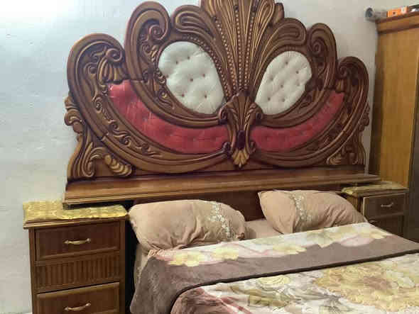 سلام عليكم غرفه نوم للبيع نضيفه كما موضح بصور المكان ديالى منصورية الشط ورة سيطرة الغالبية السعر 700 وبيه مجال بصيط  ولل استفسار التصال برقم ***********
