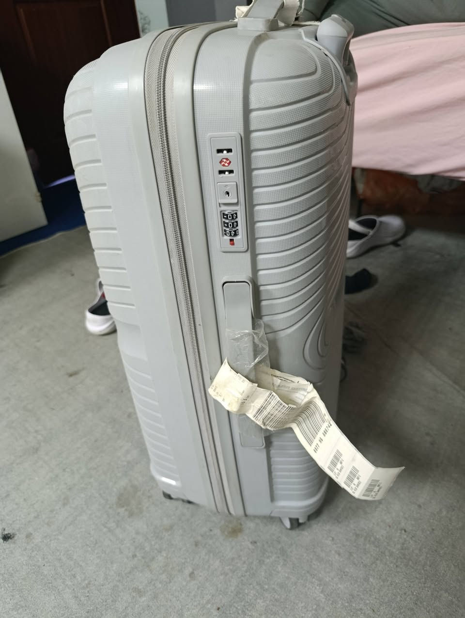 للبيع مستعجل نظيفة ما بيها ولا عزر  
***********
