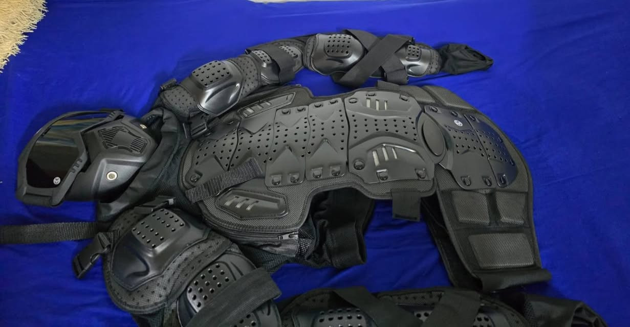 سلام عليكم درع جديد كامل للبيع السعر 60 وبيه مجال للطيبين هاتف ***********
