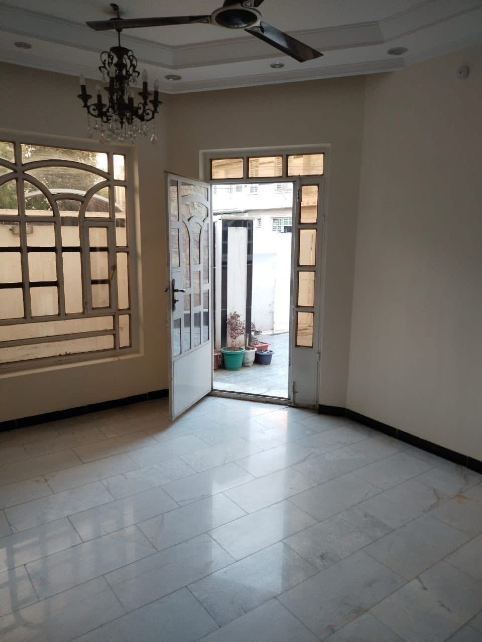 � فرصة ذهبية 

#للبيع  بيت بسعر 435 مليون في #السيدية 🔥

الموقع البيت : مربع الضباط قرب شارع المركز        

#لمعرفة #السعر #الرقم ( 2 ) #سأتي #السعر #مباشره

🏡 تفاصيل العقار:

 • المساحة: 100 م²

 • الواجهة: 8 م

 • النزال: 12.5  م

✨ التقسيم الداخلي:

الطابق الأول: صالة   + مطبخ  + حمام +غرفة نوم 

الطابق الثاني: 3 غرفة نوم + حمام   

الطابق الثالث: بيتونه           

📞 للتواصل: *********** (اتصال أو واتساب)

🏢 مكتب برج الياقوت للتطوير العقاري

📍 موقع المكتب السيدية شارع مركز الشرطة، بجوار صيدلية وصال شوقي، مدخل شارع أبو النخيل
