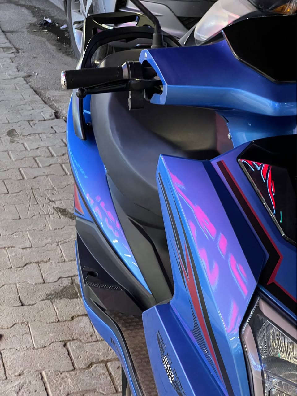 🔥 A12 
من شركة MTR
🚀 قوة ما تتقارن… أداء يخليك بالمقدمة
دراجة A12 مصممة للّي يريد سرعة حقيقية، ثبات عالي، وتقنيات متطورة 
⚡ منظومة الطاقة والأداء
🔋 6 بطاريات مسطرة كرافين عالية الكفاءة
🌀 ملف 2000 نحاس حقيقي (مطوّر) لعزم أقوى واستجابة أسرع
🚀 سرعة حقيقية 80 كم/س
🛣️ مدى قيادة حقيقي 60 كم بالشحنة الواحدة
🎚️ ثلاث سرعات للتحكم حسب رغبتك
🏋️‍♂️ تتحمل أوزان لحد 300 كغم
🛞 تاير جوبلس قياس 12 / 120 / 70 ثبات وأمان أعلى
🛡️ أمان وسيطرة كاملة
🔄 نظام الرجوع للخلف
🛑 بريكات دسكات قوية
💧 دبلات هايدروليك لامتصاص الصدمات
🧠 حساس بريك ذكي
🔐 مانع سرقة
🛞 ويل كب قوي جداً لتحمل الطرق الصعبة
💡 تكنولوجيا ورفاهية
🔥 لايت زنون 4 عدسات + لدات نهارية ترحيب
📱 شاحن تلفون
↔️ دبل إشارة
🔑 تشغيل بصمة + كارت NFC + نظام ذكي 
مراوس فقط 🤍 وصلها موجود 
رقمي *********** بغداد, العراق
