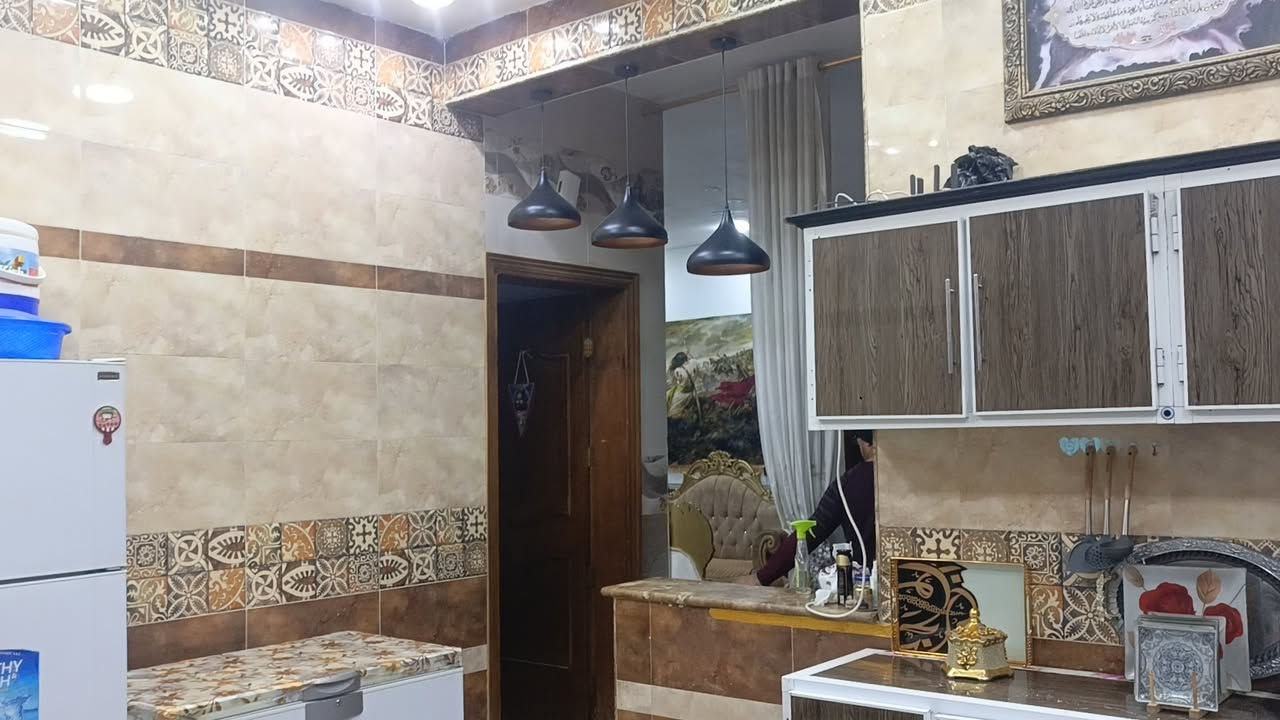 دار سكن طابو زراعي للبيع مساحه 200متر غرفتين نوم وهول ومطبخ وستقبال صحيات داخلية  بيت ركن على شارع رئيسي مرقم من قبل البلديه للاستفسار الاتصال على الرقم التالية ***********/***********
