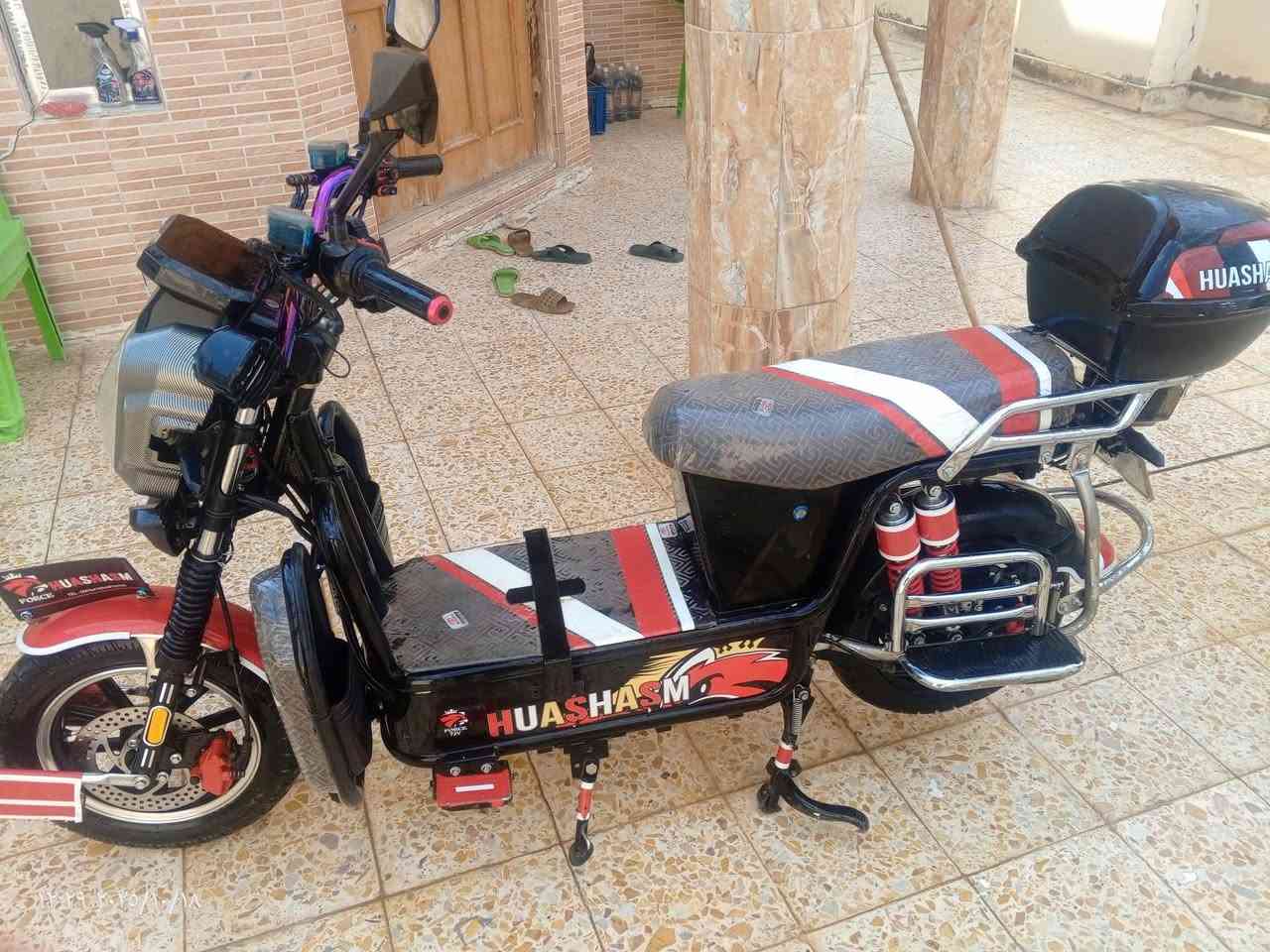 السلام عليكم موطور هيوشه للبيع فقط موديل 2025 كامل من كلشي ماناقصه برغي تجي تفحص بعينك بطاريات الك الفحص السعر (650)وبي مجال هـ***********
