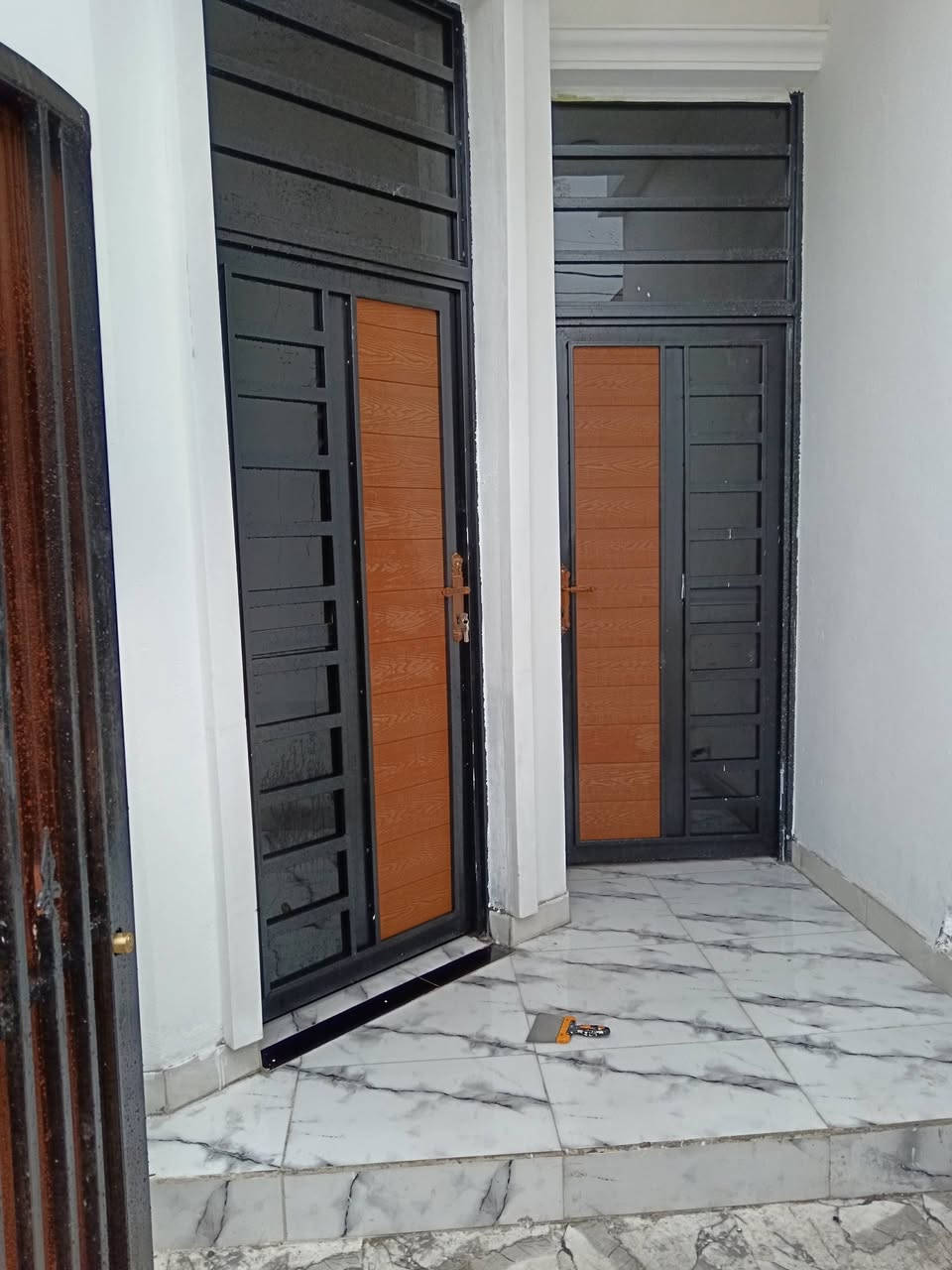 مشتمل للبيع مساحه 100متر ب الخدمات حي الحوراء شارع أبو الفضل رقم العقار ٢٣١٠ سعر ٧٤  مع المجال لاستفسار ***********
