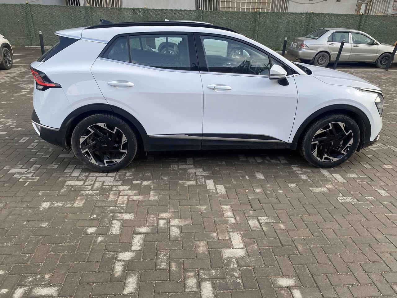 سبورتاج خليجي موديل 23 مواصفات gt لاين ماشيه 47 الف كم محرك 2000 دوش كشنات جلد ومخمل فول مواصفات بصمه وبانوراما وجنطه كهرباء كشنات حار بارد وتحكم كهرباء وهيتر بالدركه ونقطه عمياء ومانع انزلاق وكاميرا خلفيه وحساسات وتحكم بالتبريد منفصل وفول تحكم ستيرن وشفتات بالستيرن واربع وضعيات قياده ولايت زينون وبك لايت ليد وشاحن وايرليس رقم اربيل الدولي تحويل ثاني يوم السعر 225 وبيها مجال مكاني بغداد بيها pdr بالباب الخلفي الباقي كفاله رقم ***********
