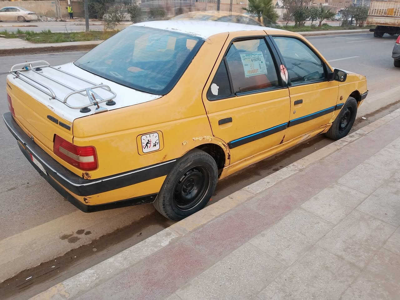 السلام عليكم بيجو 405 رقم بصره الماني بدون راعي بيها وكاله عامه  للبيع موديل 2012 مكينه وكير بيكاجو نضيفات اوتوماتيك السنويه نافذه مكاني الناصريه المركز بيها شويه خياسات بلهلات الوره رقم *********** السعر 17 وبيها  مجال رقم شرعي ضايع
