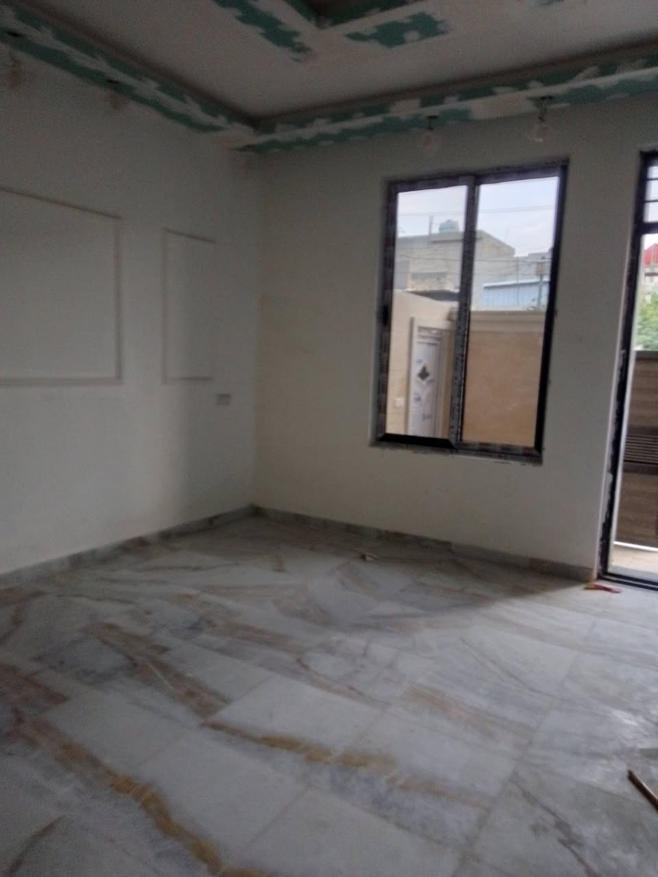 للبيع بيت 🏡 طابو صرف #مشتملات_عدد_اثنين كل مشتمل مساحته #١٠٠م واجهه خمسه في منطقة #الرسالة^الأولى بناء حديث ٢٠٢٦ تسليم مفتاح 🔑 كل مشتمل يحتوي على #ثلاث_غرف_نوم 😴 وصاله ومطبخ وخدمات عدد #ثلاثه ومنور واجهة  البيت  بورسلين أرضية مرمر للإستفسار اتصال 🤙 على الرقم 
***********
#الجميع
