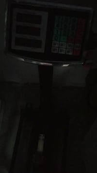 ميزان إلكتروني • ١٠٠ كيلو • مستخدم قليل