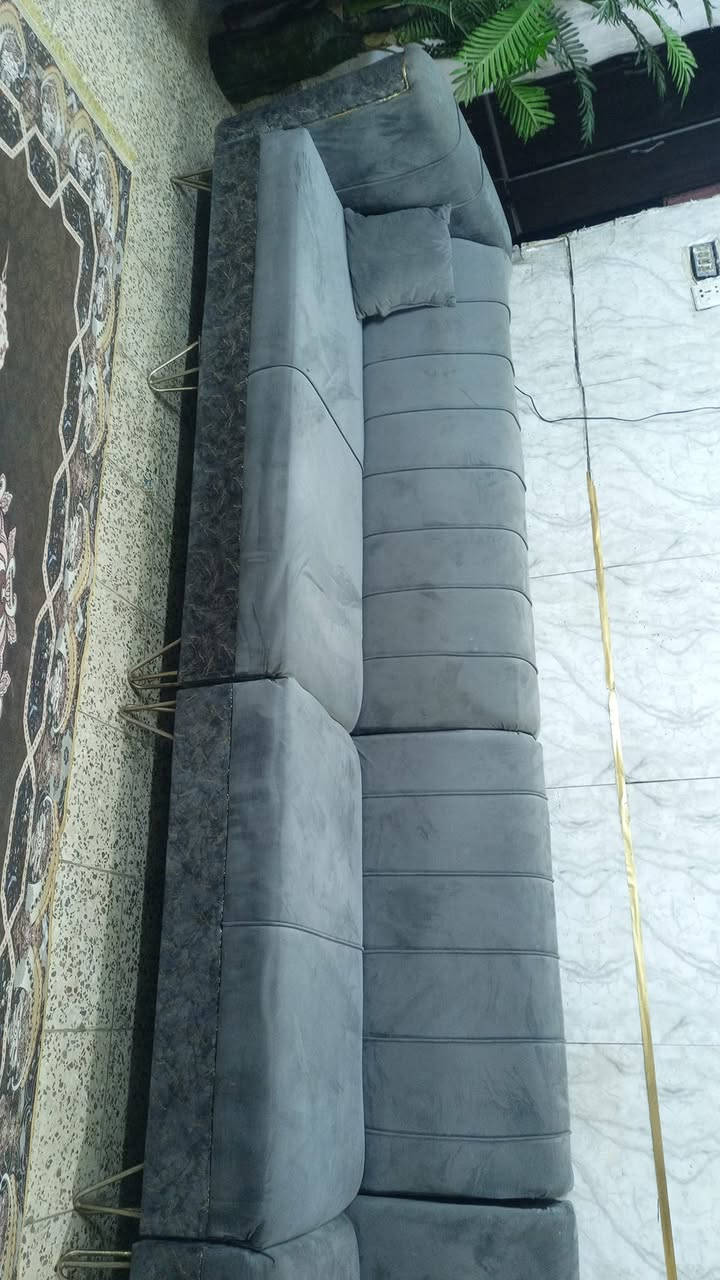 ديوان تزكام ٢١ مقعد سعر ٣٥٠ وبي مجال مكاني بياع يوجد توصيل بكروه *********** وتساب
