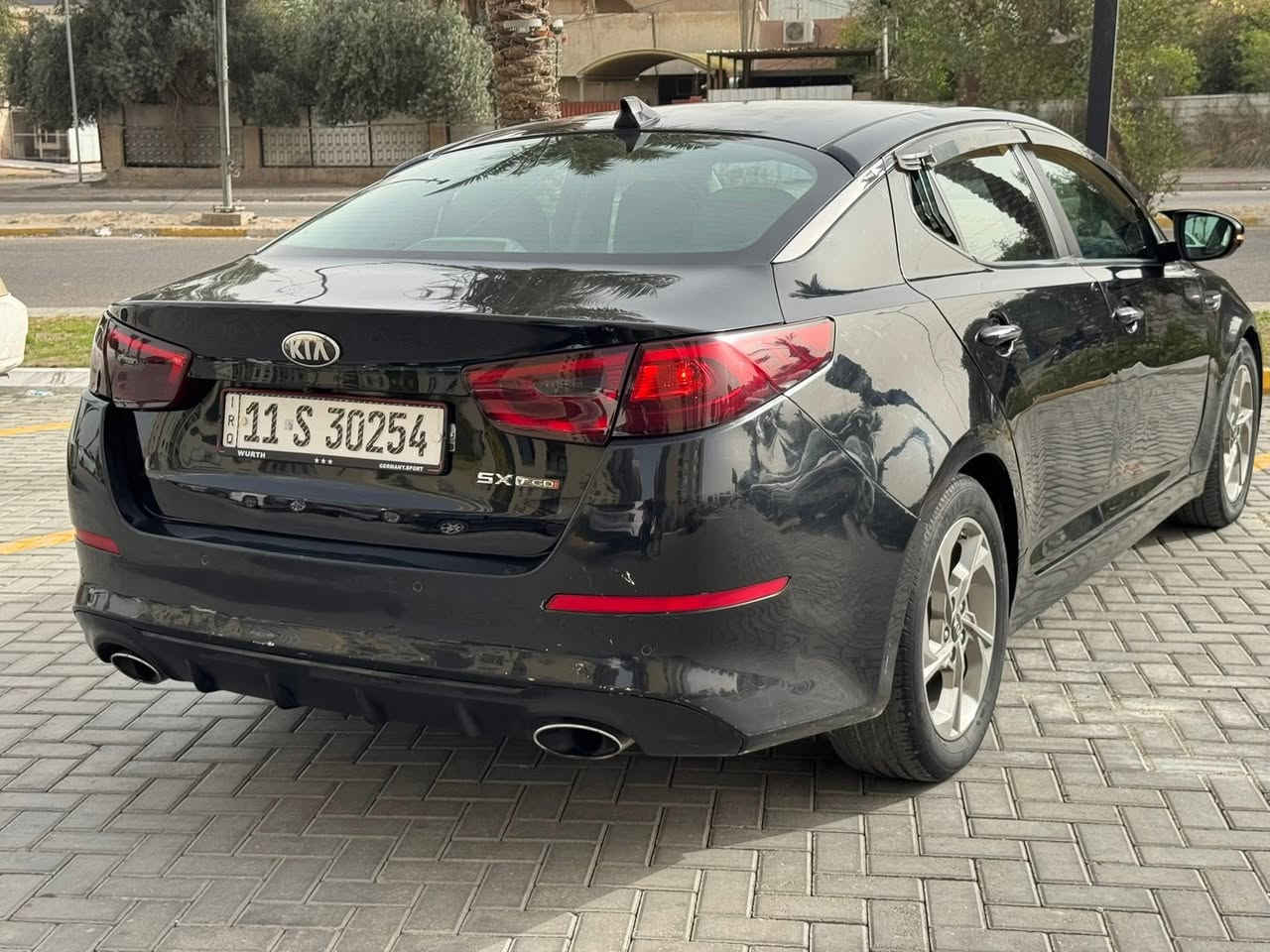 السلام عليكم

كيا اوبتما 2014 أمريكي 

محرك 2000 تيربو 

سونار بيها مكانات صبغ ابيع حزام بس هيه مو حزام 

السياره بيها منظومه غاز 

مواصفات 

شاشه 

بصمه

كامره 

تحكم ستيرن 

كراسي تدفه 

السعر 95بيها مجال 

مكانها بغداد السيديه 

رقمي ***********
