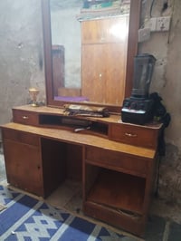 غرفت اخشاب كامله  للبيع السعر ٣٠٠ وبيها مجال 07738472530