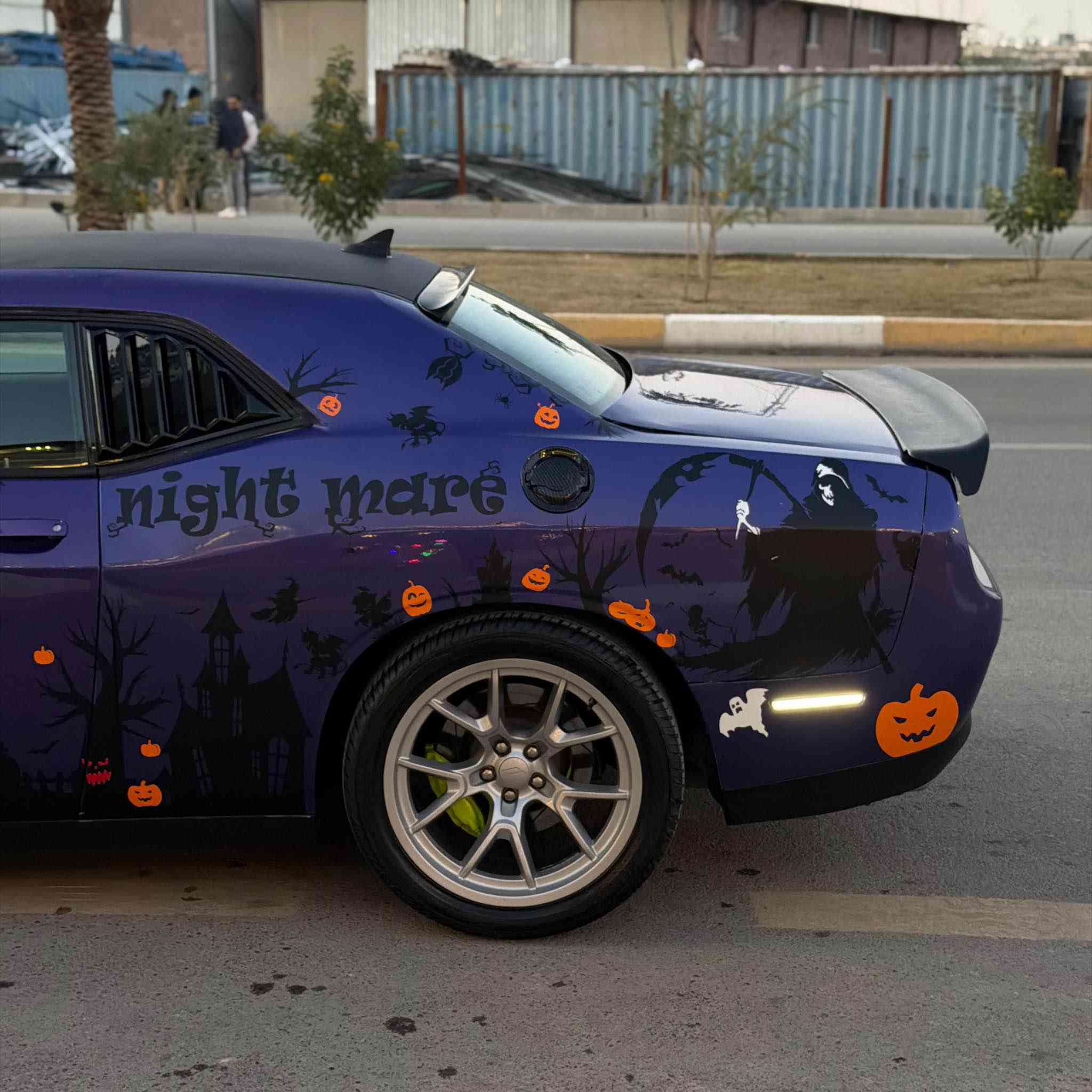 السلام عليكم 
جالنجر سكات 6400 موديل 16 
ماشية 51 الف فقط 

السيارة حادثها جاملغ خلفي 
وقبق جنطة وهنا بالعراق صار بيها جاملغ وبنيد 
 تقريباً 5 قطع صبغ بيها

السيارة جديدة وما متعوبة مصروف عليها كلش هواي 
عليها تفريغ وبرمجة 
دوان بايب 
سقف كنتارا 
شاشة كار بلي موديل جديد 
وياالة ريد آي 
وعليها كماليات كلش هواي 

سعر السيارة 138 ومجالها كلش بسيط 
وما اعتقد اكو جالنجر بهيج سعر بكل العراق 

مكان السيارة حي الجهاد او البياع 
للاستفسار : 
ر***********
