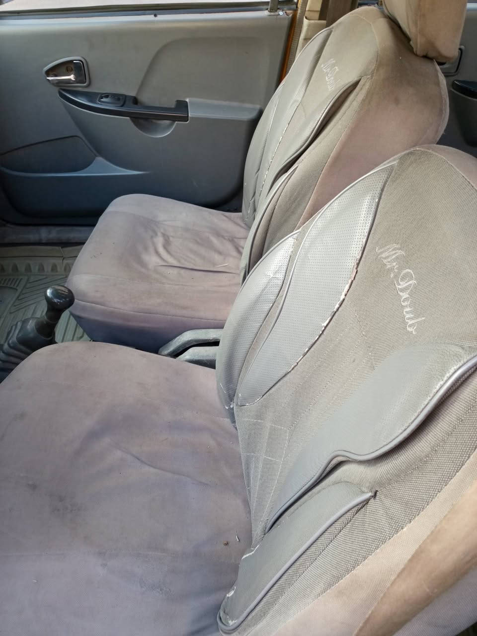 سايبة مديل 2009 سيارة رقم انكليزي سنويه 2030 سيارة شواصي بلادية مصفرة هيئة وغرامة غرفة دواخل نضيفة تحويل ثاني يوم ***********
