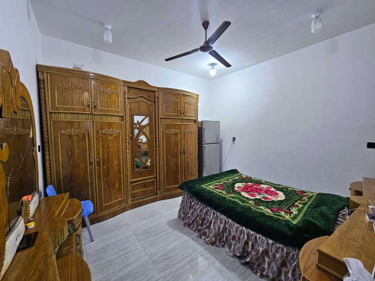 سلام عليكم #للبيع مشتمل 100م مربع ركن على ساحه طابقين3 غرف 2026 يبعد فقط 50م عن التبليط خدماته جديده  #بالخاجية 
سعر جوا السوق شراي يراسلني خاص ويتدلل


**إذا كنت صاحب هذا الإعلان وتريد حذفه لأي سبب، رجاءا أرسل رسالة إلى الدعم الفني**