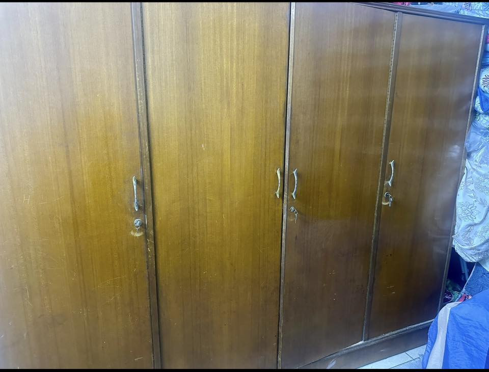 كنتور عدد 2 للبيع
الاول يحتوي 6 ابواب مع 2 ملحق 
الثاني 4 ابواب 
خشب مثل مواضح بالصور 
السعر 650 الف
واتساب ***********
