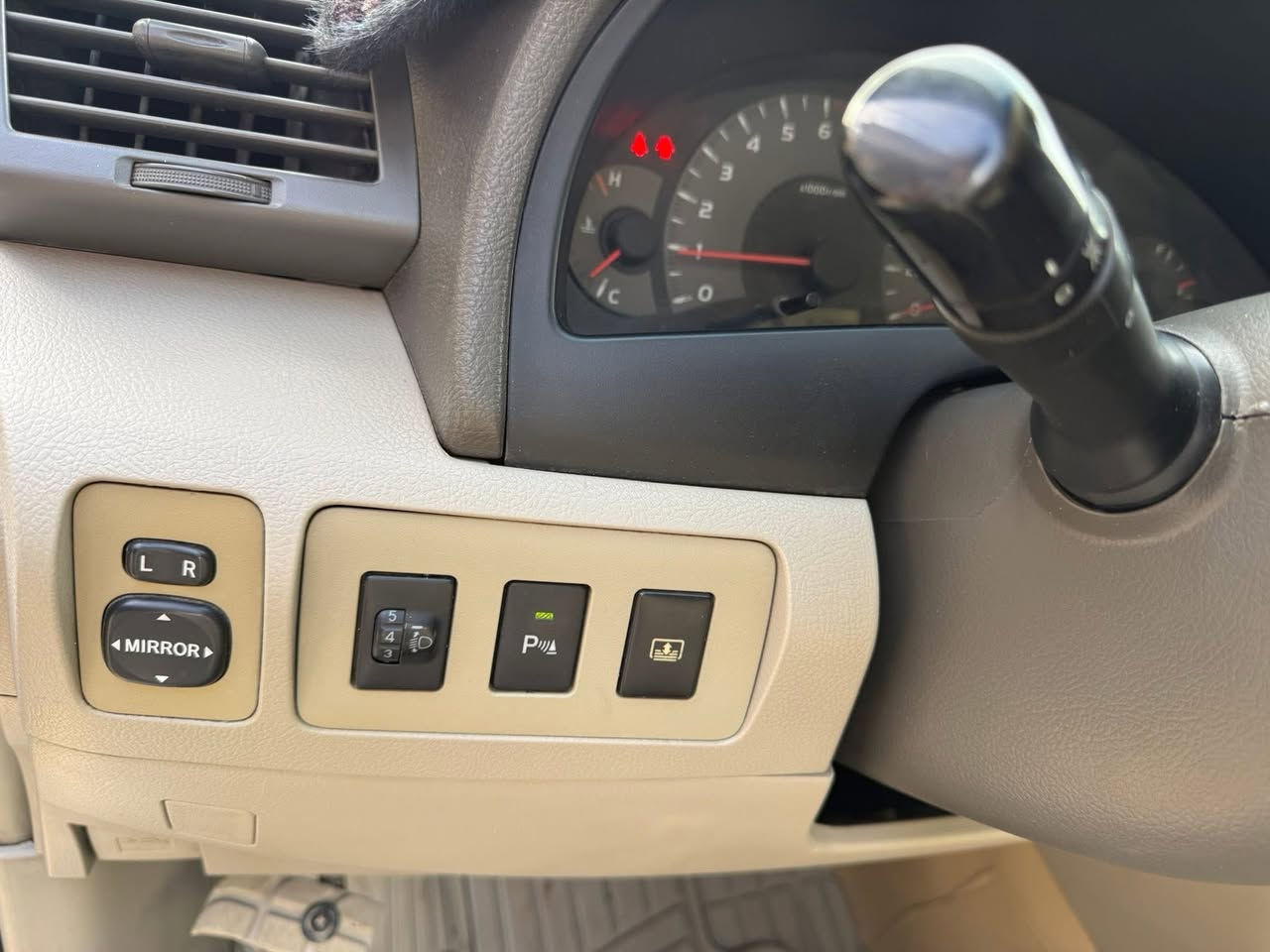 كامري خليجي فول مواصفات GXL
كفاله عامه 
رقمها بصره بسمي نگليزي جديد 
محرك وگير في حاله جيده 
زنون 
تبريد ثلج  وتدفئة 
 باقي التفاصيل ***********
115 بيها مجال مراوس عادي
