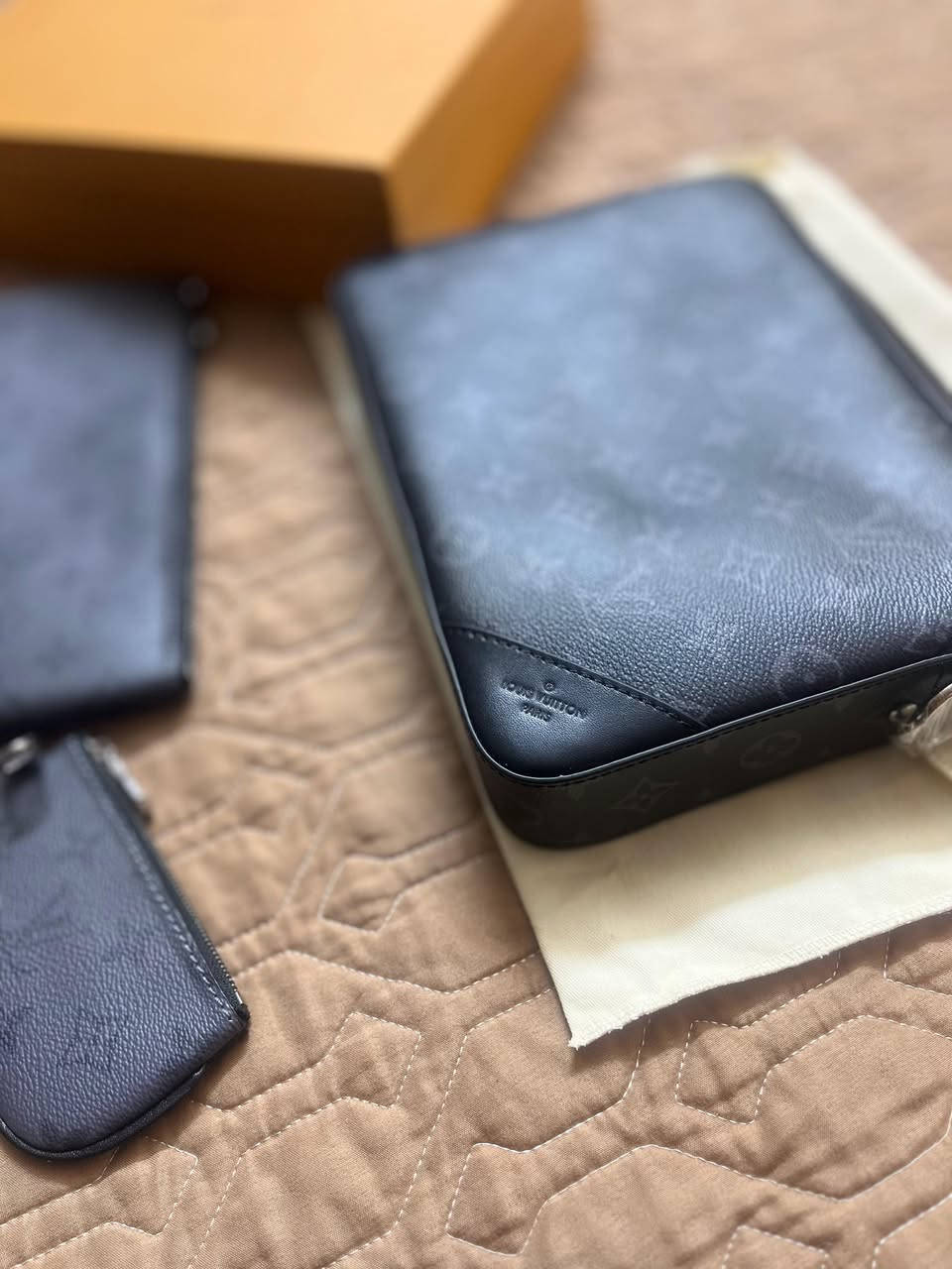 جنطه لويس ڤيتون  3 قطع تنفع رجالي نسائي


**إذا كنت صاحب هذا الإعلان وتريد حذفه لأي سبب، رجاءا أرسل رسالة إلى الدعم الفني**