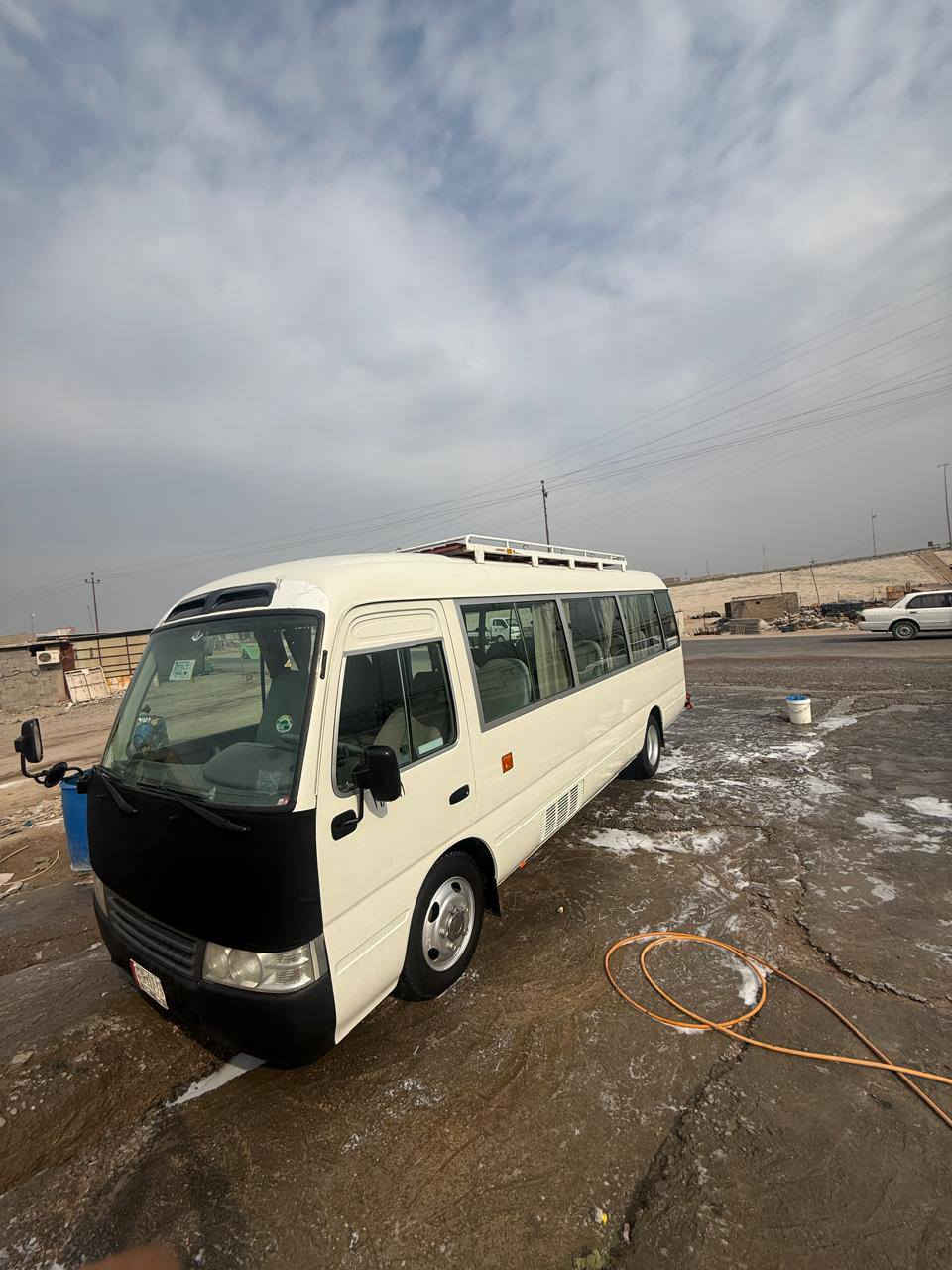 السلام عليكم كوستر للبيع موديل 16 سياره خير من الله مكان سياره البصره القرنه اتصل ***********
