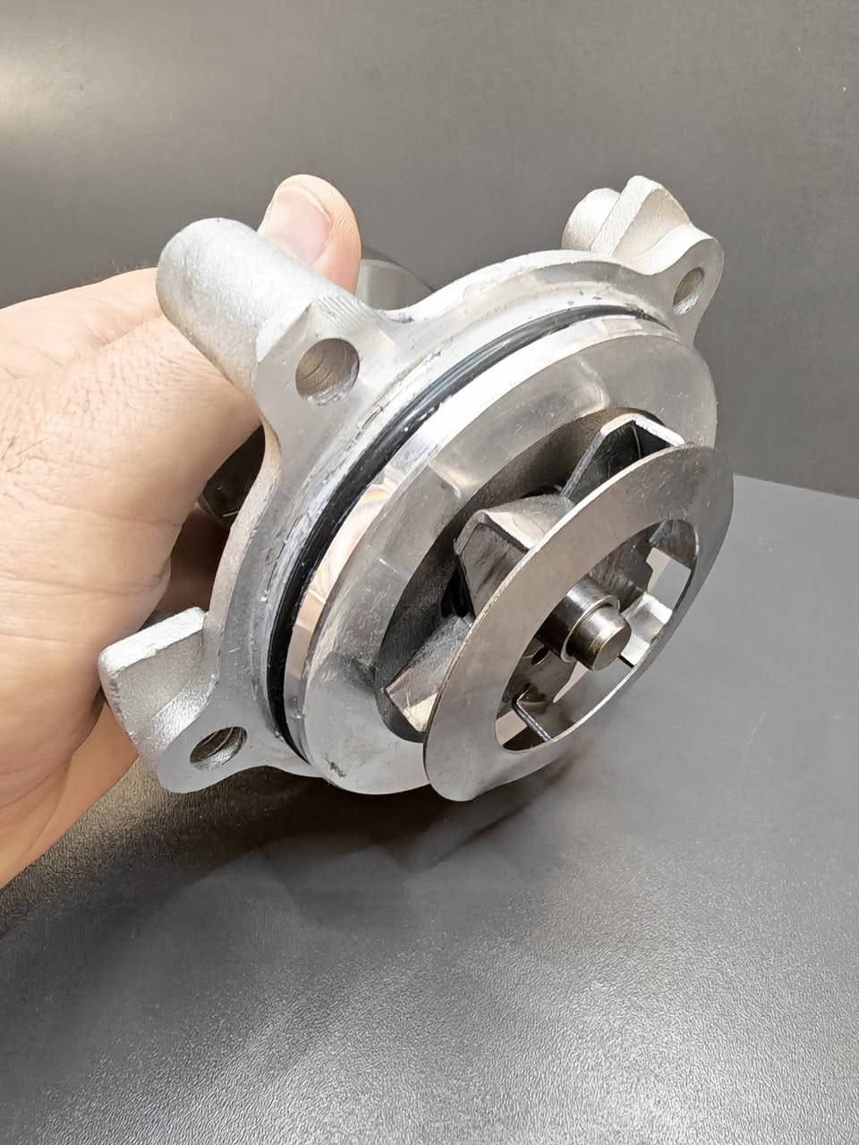 متوفر واتر بم سيارات فورد موستنك V8 4.6L، من موديل 2001 الى موديل 2011،
يوجد توصيل لكافة المحافظات ***********
