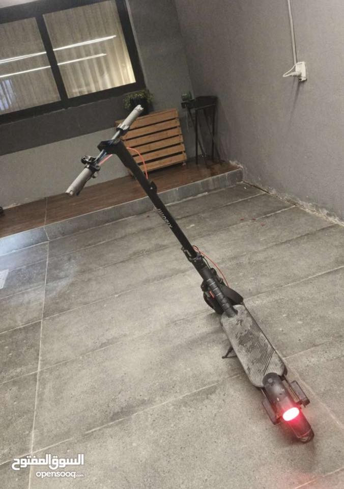 سلام عليكم 
 ( سكوتر شاومي فايف )
السكوتر نظيف جدا و اخو الجديد 
فدشي كلش مرتب و حلو مناسب لجميع الأعمار
سرعه السكوتر :السكوتر سرعته مناسبه و امن جدا لل أطفال 25Km
المسافه:السكوتر يقطع مسافه ٦٠ كيلو بل شحنه الوحده مسافه ممتازه جدا و مناسبه للتنقل الداخلي
سهوله نقله:السكوتر وزنه خفيف و تكدر تودي وياك ل اي مكان قابل للطي
و كذلك يوجد تطبيق للسكوتر خاص يقرأ الشحن و المسافه المقطوعه  و يمكن قفله و فتحه من خلال البرنامج و مميزات أخرى 
السكوتر يحتوي على نظام ضد السرقه فا إذا قفلته من التطبيق اي واحد يجي يحركه يكوم يشتغل الضوه مالته و يقفل التاير
السكوتر ماشي 450 كيلو فقط اخو الجديد 
و صاحبه مهتم بي كلش
السكوتر يجي بي ثلاث وضعيات قياده Walk,Drive,Sport
و شاشه تقرا الك كلشي بل سكوتر 
و بل عافيه على الي ياخذه
———————————————————————————
السعر:450 و بي مجال للشراي 
العنوان: مجمع البدور
للتواصل:***********
