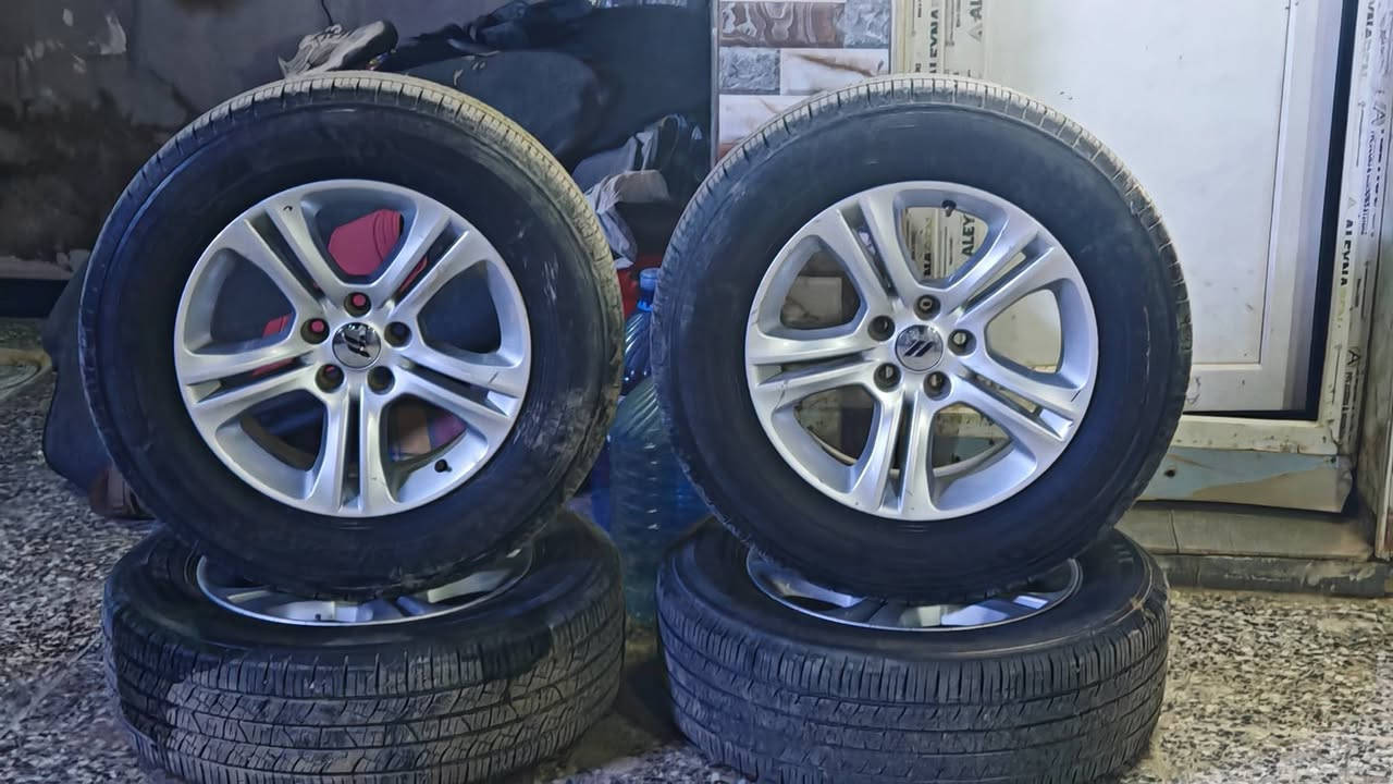 سلام عليكم

تخم ويل حجم 17 موديل 21
عليه تخم تاير 235/65/17 جديد 2025 ماصارلهن هواي
نظاف و جدد و حلوات
سعرهن 300 الف و بيهن مجال للشراي

وعندي تخم ستدات ب20 الف

مكاني ديوانية

رقمي ***********
***********
