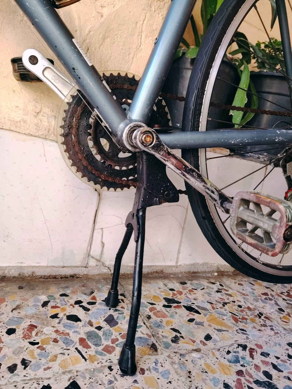 C700
حجم 28
سعر 60 ألف 
واتساب ***********
