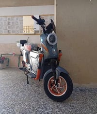 دراجة x900 4 نمر ، سرعه 115 عداد الكتروني ، 5بطاريات ، الدراجة جديدة ص...