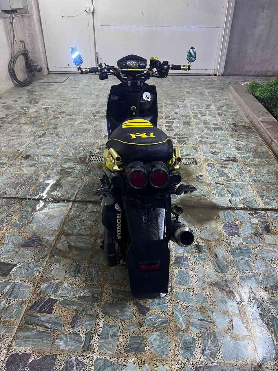 سلام عليكم  للبيع سكنس جبلي
موديل 2008 كفاله عامه ختم واحد كفار ومكينه 
الدراجه مكينه بلاديه تزويد خارجي اصلي 
الدراجه لون مميز اصفر ليموني 🍋🍋
صالنصه رياضي كاربون ياباني اصلي 
كشن رياضي دبل رياضي 
اشاير خلفيه رياضي 
نشره مخفيه علا طول الدراجه 
مري رياضي 
وبعد بيه تزويد مثلا ماوضحت بل صوره 
السعر 1500 مليون ونص 
وبيه مجال 
مكاني بغداد
***********
