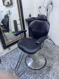 كرسي حلاقه مستعمل شهرين  للبيع تواصل  07779533175