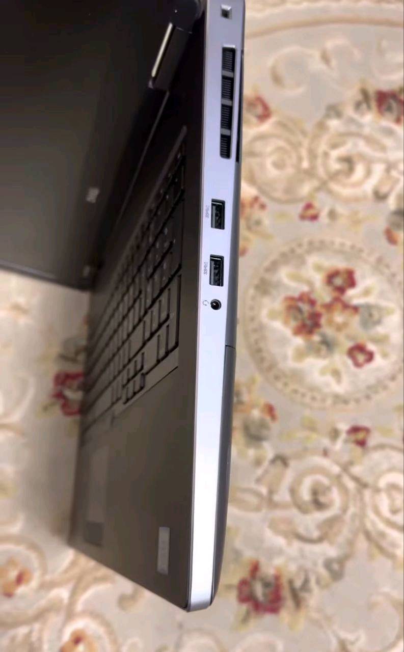 السلام عليكم  لابتوبDell للبيع نضافة  100%  
رامات 64GB  عملاق قابل الزيادة حتى 128GB

ذاكرة 1TB SSD NVME M2. Pcle4  سريعة جدا قابل للزيادة حتى 8TB

كارت شاشة داخلي وكارت شاشة خارجي 
NVIDIA RTX4000           8GB

Intel(R) Core(TM) i7-9750H

حجم الشاشة كبير 17.3
بطارية حجم كبير تصمد ساعات طويلة  

مناسب للمهندسين    والنمذجة الثلاثية والتصميم  والبرمجه.  والطلاب و الذكاء الصناعي بفضل الكارت عالي الاداء والرمات والألعاب مثل GTA5   وفيفا  و  دلتا  فورس  وببجي  وفورزه وهواي العاب والبثوث  والعمل باقصى الضروف لابتوب قوي كلش  نظام تبريد عالي الاداء 

انارة كيبورد ٫  بطارية تدوم وقت طويل جدا ٫ يحتوي على العديد من المنافذ٫  ويدعم الرامات الخارجية يمكن ربطه ب شاشة خارجية  أو بلازما   لان يحتوي على هيج منافذ  
اكرر نضافة 100%  جهاز مال بيت  استخدام دراسة 
مكان :بابل
سعر 750  سبب للبيع : محتاج قصد جامعة 
متواجد خاص  واتس اب ***********
 
 