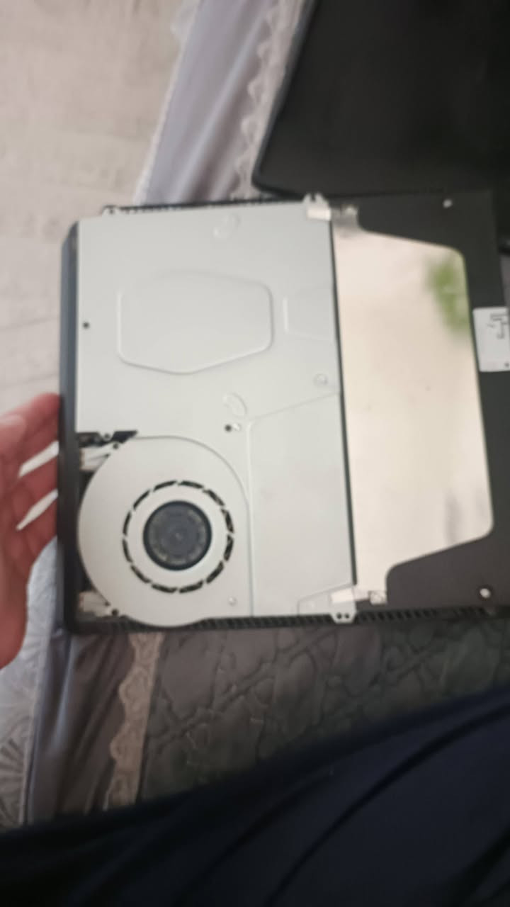 سلام عليكم عندي بلي فور مهكر بي١٠العاب كامل ملحقات حتة كارتونة بس يدة تجاري وياه دركسون نص فرة اريدة مراوس باكس بوكس سيريس اس اواكتبلي سعرك ***********
